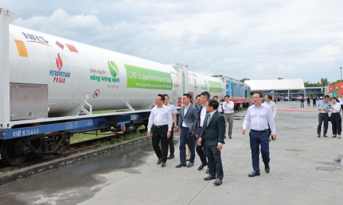 Khởi hành chuyến tàu chở LNG đầu tiên trên đường sắt Nam Bắc 