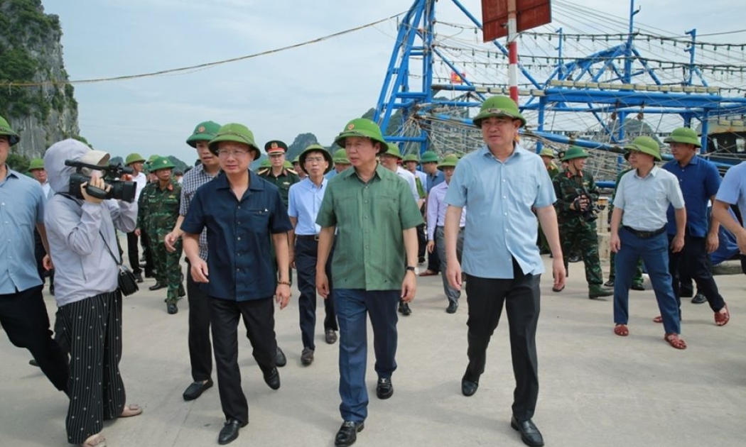 Phó Thủ tướng Trần Hồng Hà đi thị sát chống bão tại tỉnh Quảng Ninh chiều 6/9/2024