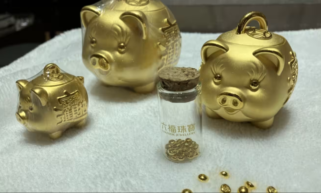 Hạt đậu vàng nặng 1 gram là loại vàng phổ biến biến trong giới trẻ ở Trung Quốc - Ảnh: Nikkei Asia