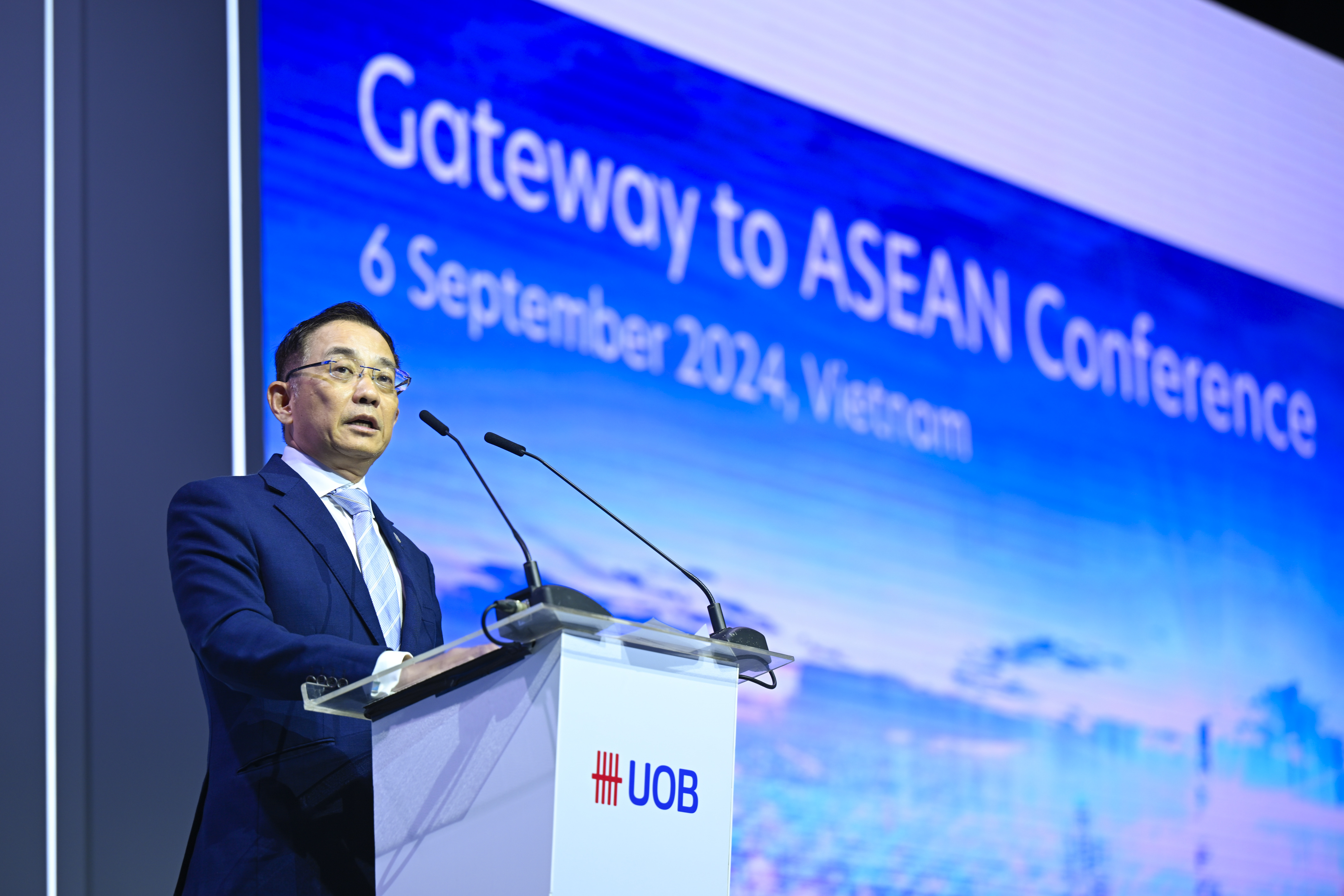 Trong b&agrave;i ph&aacute;t biểu ch&agrave;o mừng hội nghị, &ocirc;ng Victor Ngo, Tổng Gi&aacute;m đốc, Ng&acirc;n h&agrave;ng UOB Việt Nam, nhấn mạnh đến vị thế của Việt Nam với vị thế như một cửa ng&otilde; v&agrave;o khu vực ASEAN.