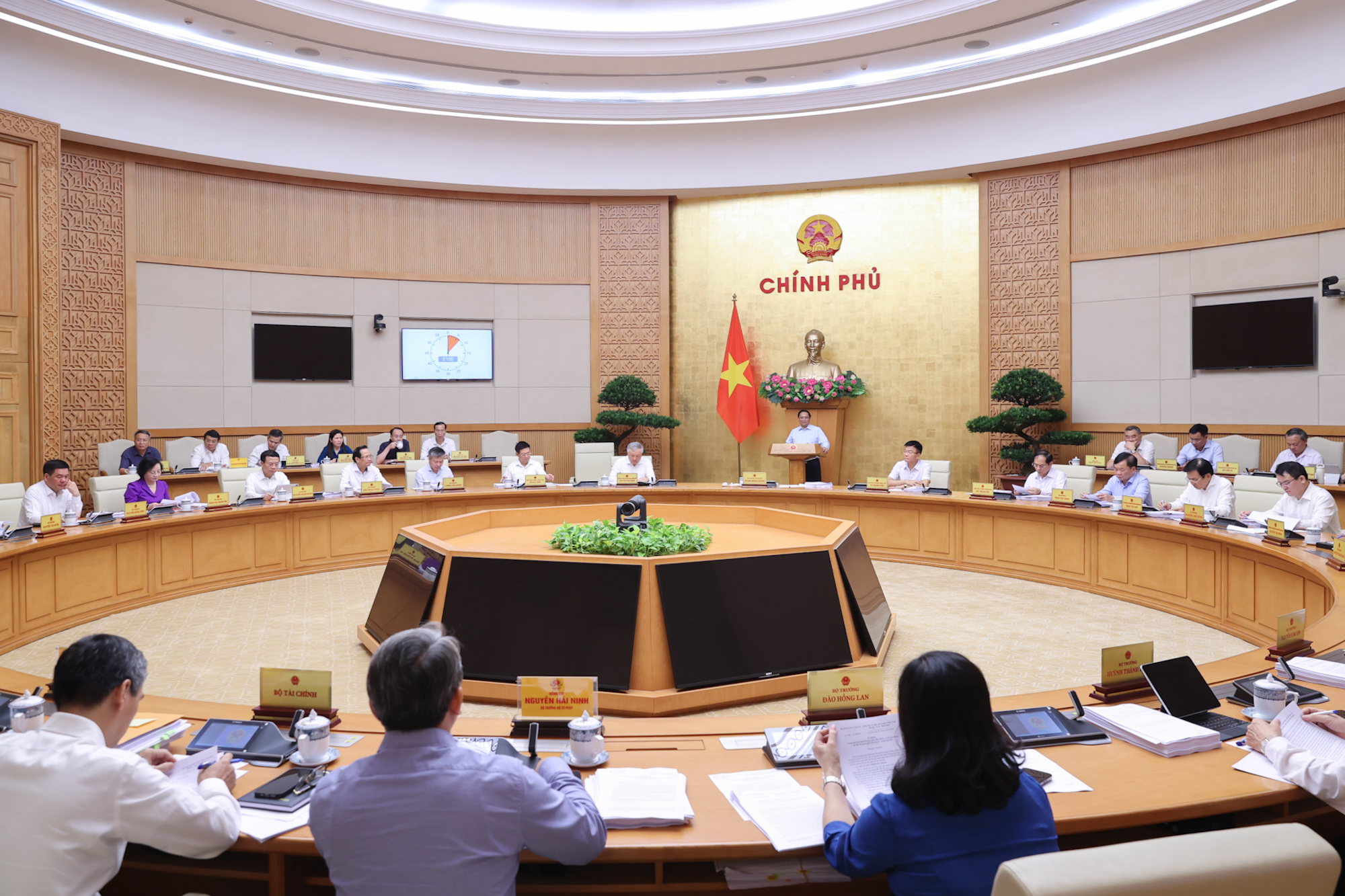 Quang cảnh phiên họp. Ảnh: VGP