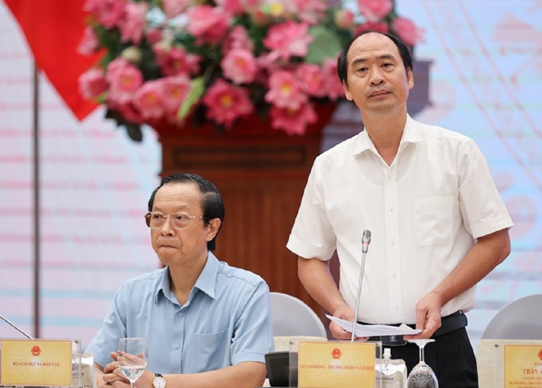 Thứ trưởng Nguyễn Văn Hồi: 