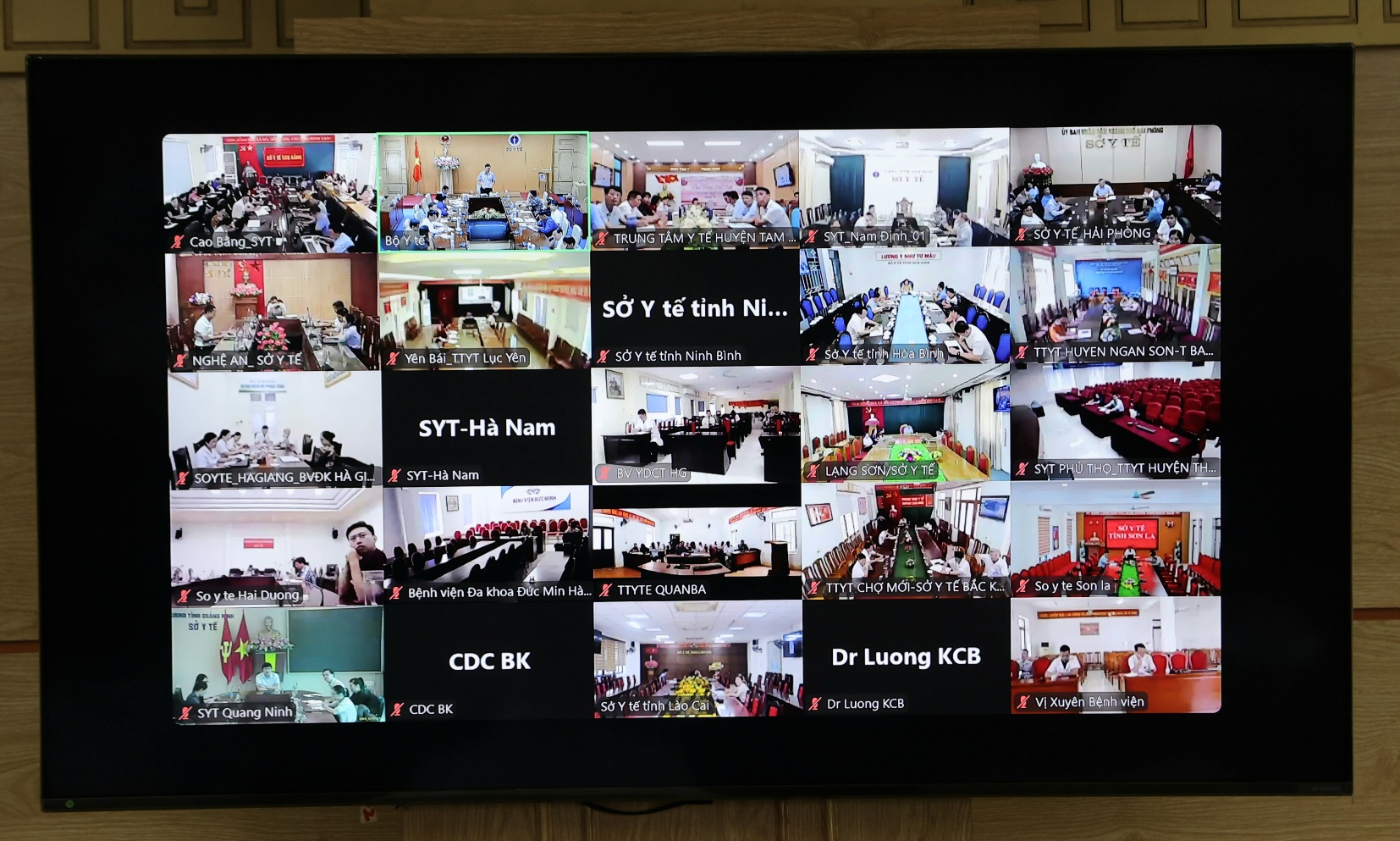 Các địa phương dự họp trực tuyến. 