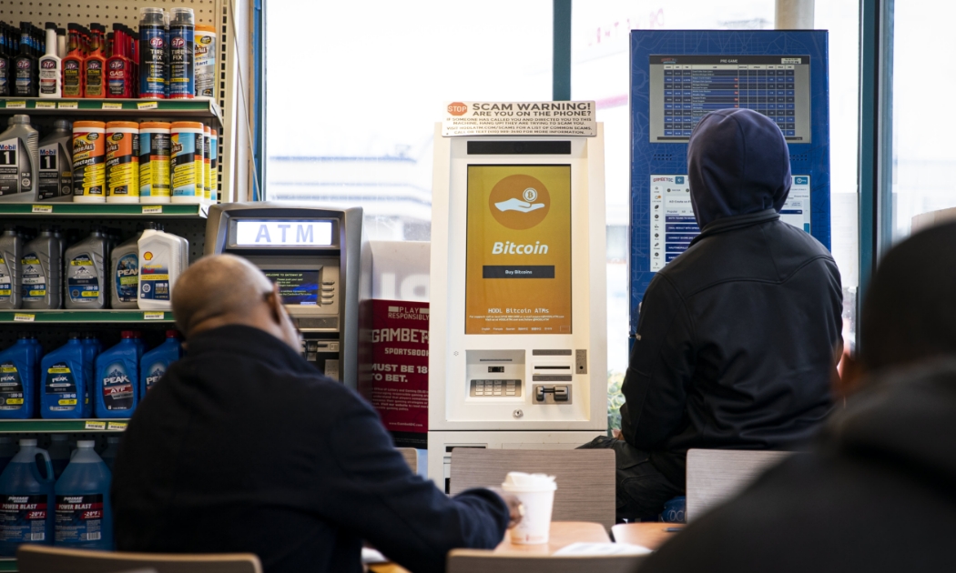 Máy ATM bitcoin tại một trạm xăng ở Washington, DC, Mỹ - Ảnh: Getty Images