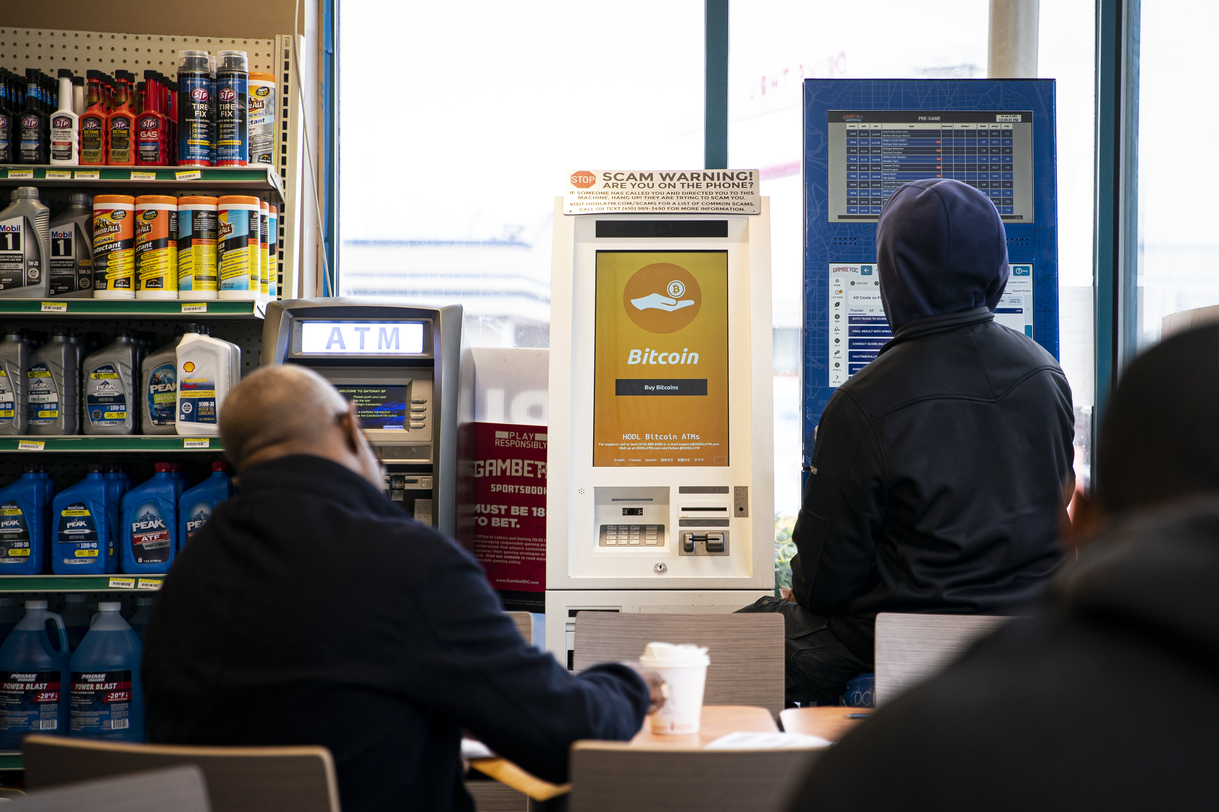 Máy ATM bitcoin tại một trạm xăng ở Washington, DC, Mỹ - Ảnh: Getty Images