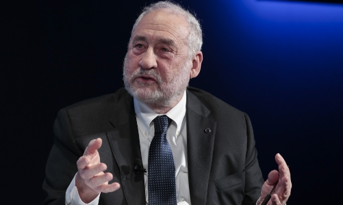 Nhà kinh tế Joseph Stiglitz khuyên Fed hạ lãi suất mạnh tay