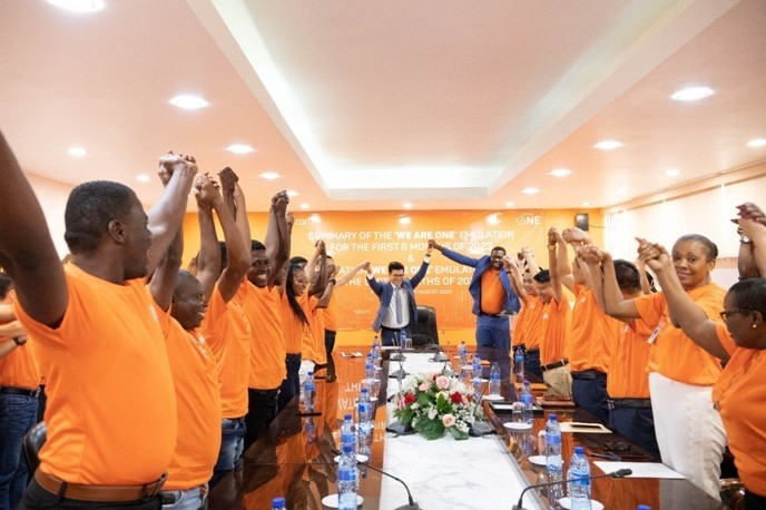 Đội ngũ c&aacute;n bộ nh&acirc;n vi&ecirc;n Viettel Haiti.