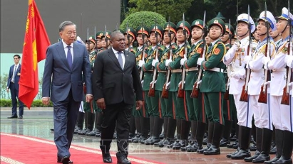 Mozambican President Filipe Jacinto Nyusi visits Vietnam