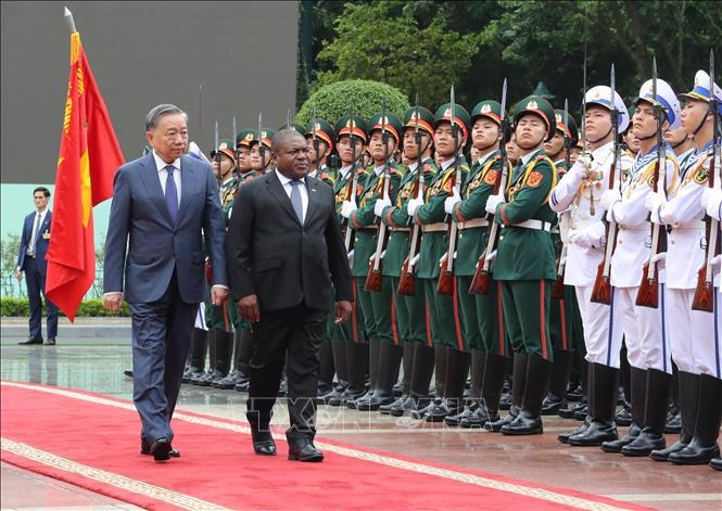 Mozambican President Filipe Jacinto Nyusi visits Vietnam