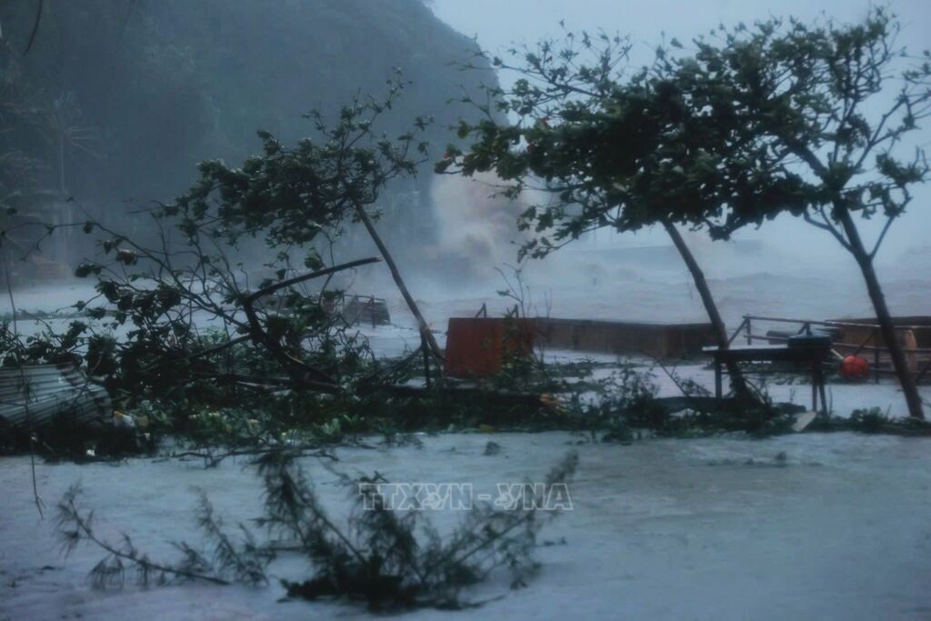 Bão số 3 mang theo mưa, lũ gây hậu quả nặng nề về người và tài sản.