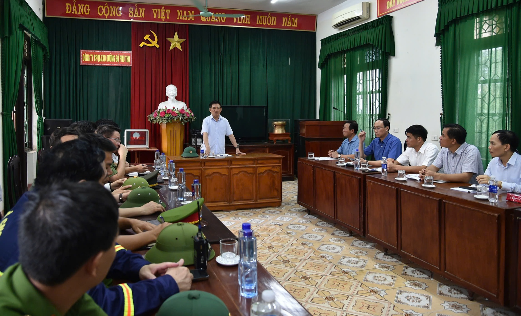 Phó Thủ tướng Hồ Đức Phớc: Khẩn trương tìm kiếm, cứu nạn vụ sập cầu Phong Châu - Ảnh: VGP/Trần Mạnh.