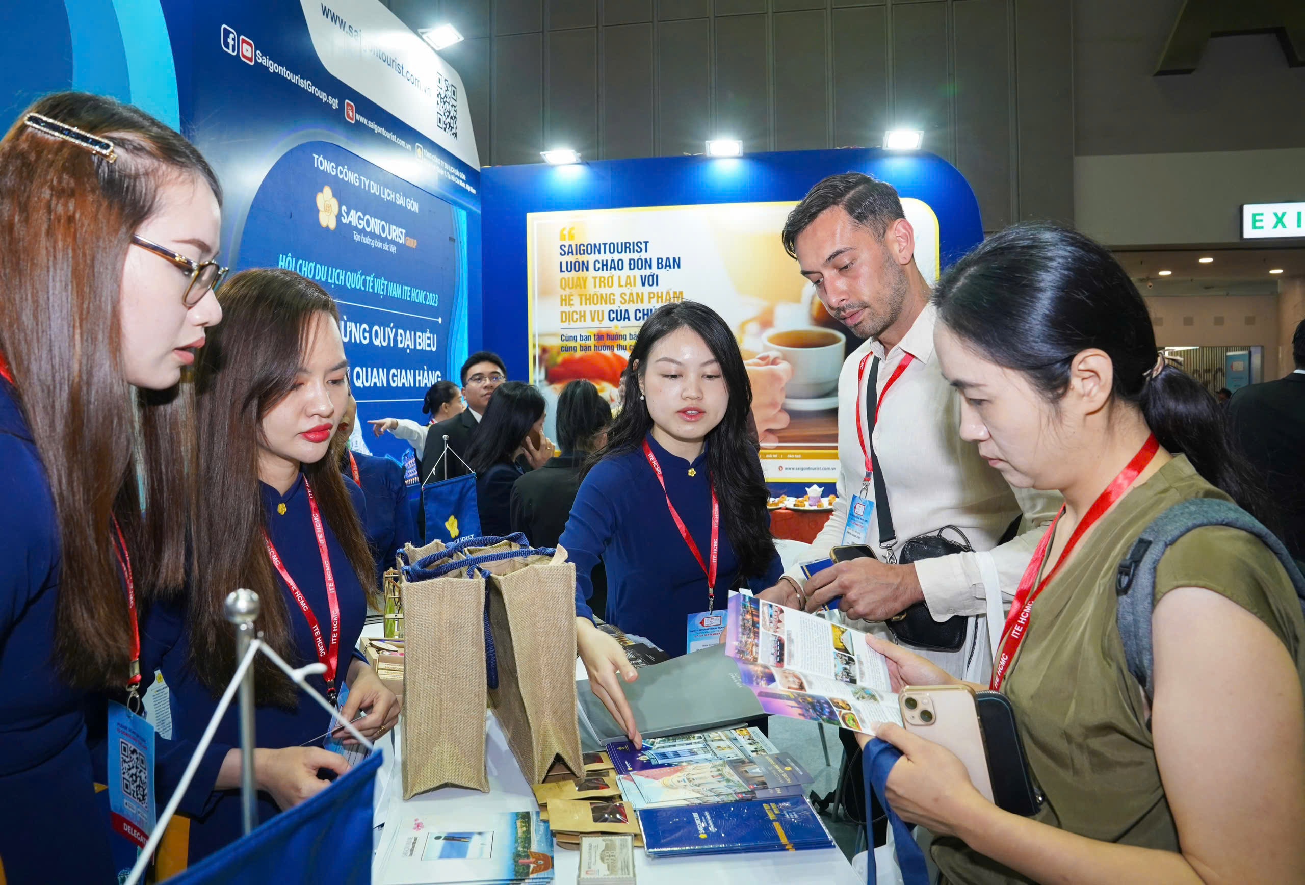 Chương tr&igrave;nh &ldquo;Ng&agrave;y hội Người ti&ecirc;u d&ugrave;ng&rdquo; d&agrave;nh cho c&ocirc;ng ch&uacute;ng đ&atilde; mang tới nhiều lựa chọn cho người d&acirc;n, du kh&aacute;ch.