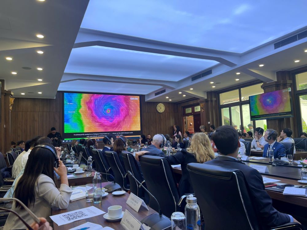 Phi&ecirc;n họp chia sẻ th&ocirc;ng tin thi&ecirc;n tai khẩn cấp, đ&aacute;nh gi&aacute; nhanh thiệt hại do cơn b&atilde;o số 3 g&acirc;y ra.