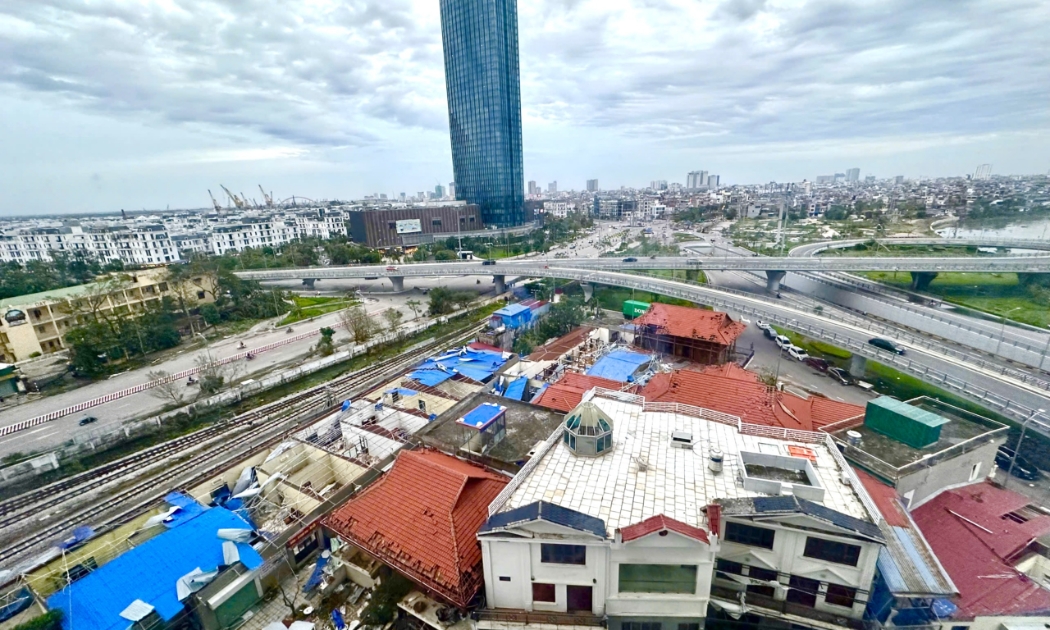 Hàng loạt khu nhà bị tốc mái do bão số 3 gây ra