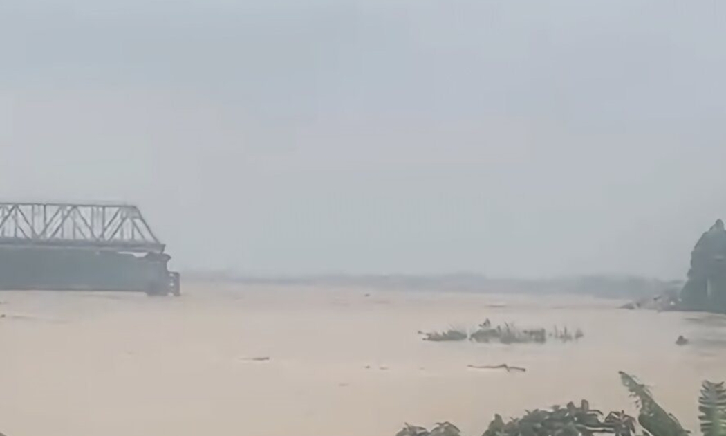 Cầu Phong Châu bị sập sáng ngày 9/9