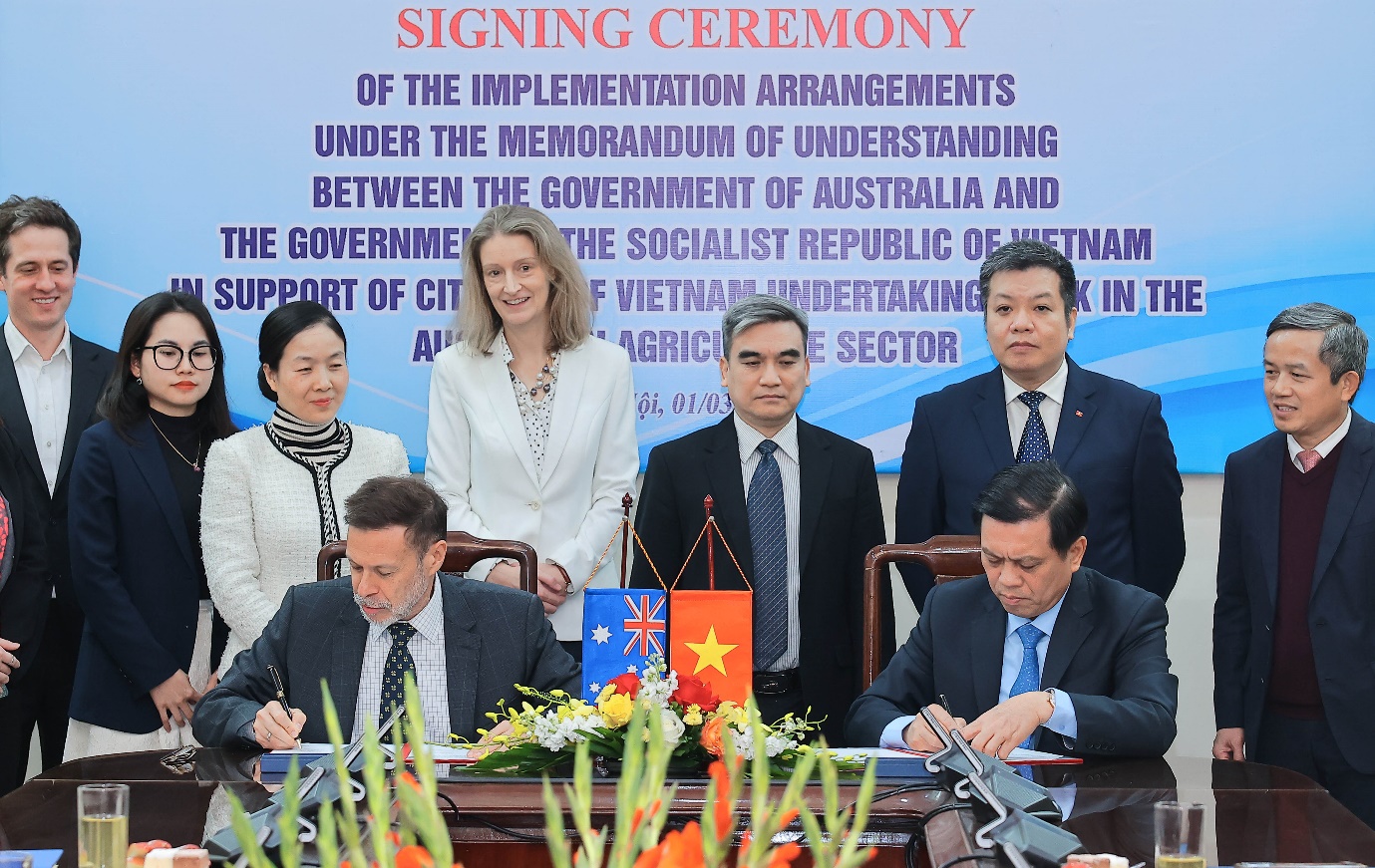  Hai nước ký Bản Ghi nhớ hợp tác hỗ trợ công dân Việt Nam sang Australia làm việc trong ngành nông nghiệp, hồi tháng 3/2024. Ảnh: Tống Giáp.