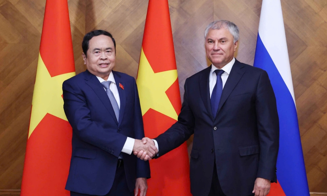 Chủ tịch Quốc hội Trần Thanh Mẫn và Chủ tịch Duma Quốc gia, Quốc hội Liên bang, Liên bang Nga Vyacheslav Victorovich Volodin. Ảnh: Thống Nhất - TTXVN