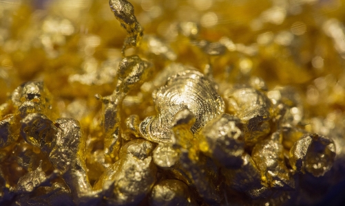 Giá vàng hồi mốc 2.500 USD/oz dù đồng USD mạnh lên