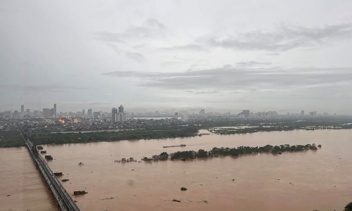 Nước  lũ sông Hồng lên cao, cảnh báo ngập lụt một số khu vực tại Hà Nội