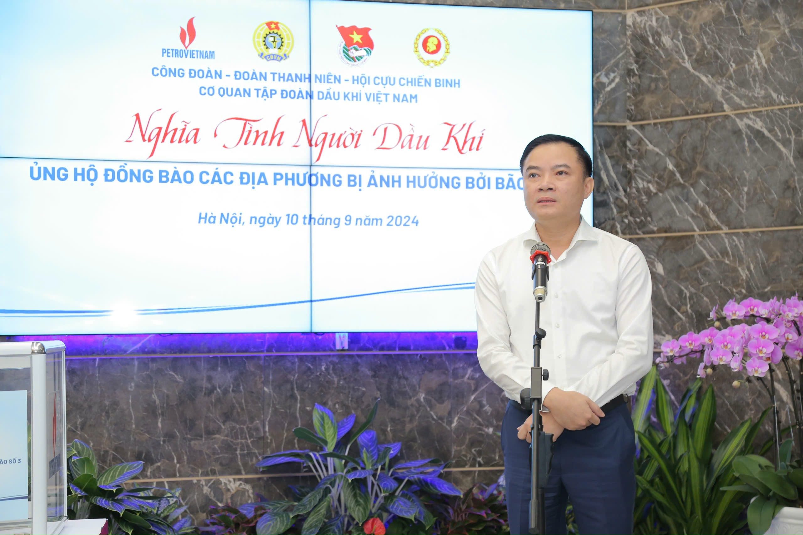 Tổng giám đốc Petrvietnam Lê Ngọc Sơn kêu gọi cán bộ, công nhân viên dầu khí phát huy tinh thần tương thân tương ái, văn hóa “Nghĩa tình” của người Dầu khí, thông qua nhiều hình thức hỗ trợ, giúp đỡ đồng bào các địa phương chịu thiệt hại do bão số 3.