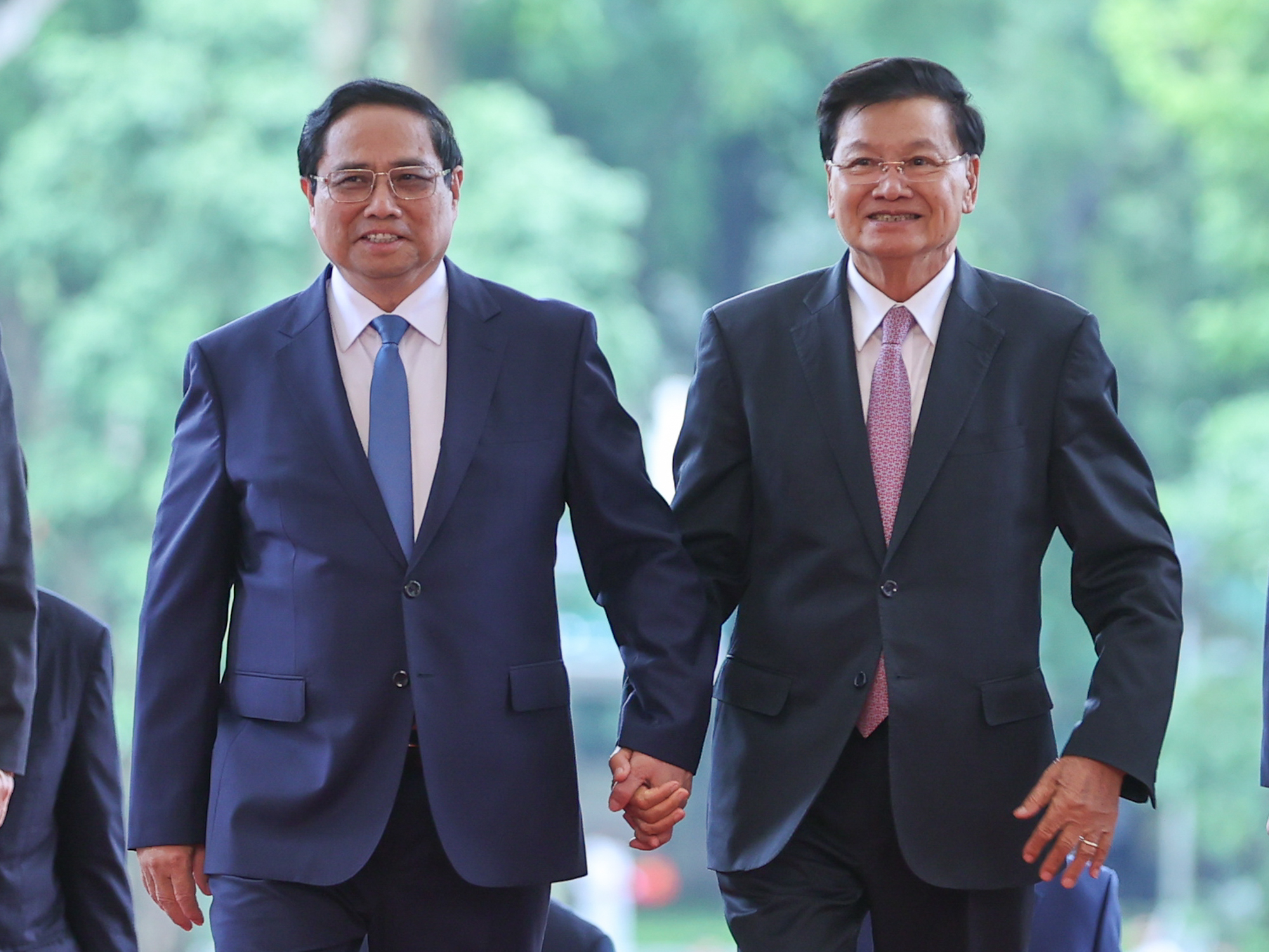 Thủ tướng Phạm Minh Chính nhiệt liệt chúc mừng Tổng Bí thư, Chủ tịch nước Lào Thongloun Sisoulith thăm cấp Nhà nước tới Việt Nam - Ảnh: VGP