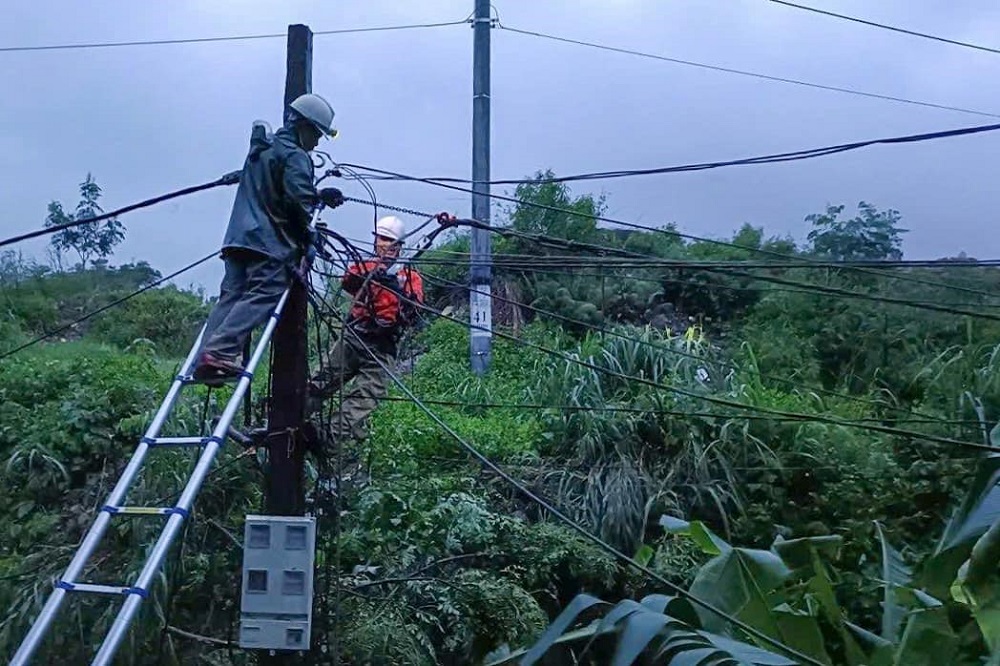 Lưới điện trung, hạ áp ở nhiều tỉnh, thành phố phía Bắc bị sự cố gây gián đoạn cung cấp điện diện rộng.