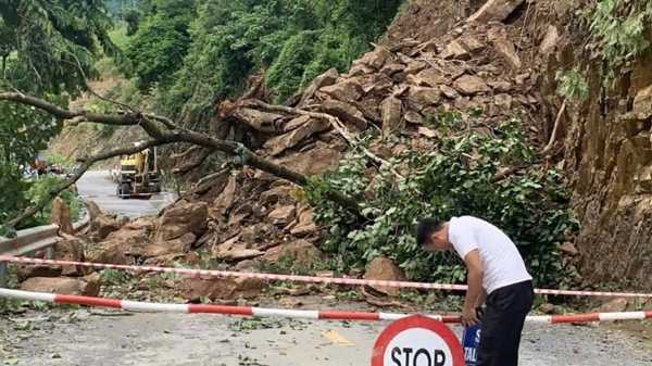 Nghệ An nhiều điểm sạt lở đất, đá do mưa lớn