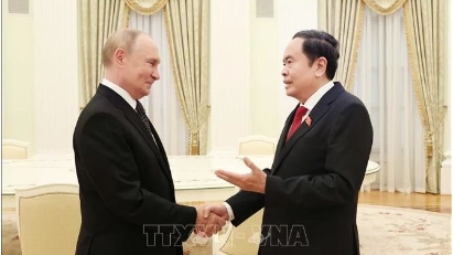 NA Chairman Tran Thanh Man meets President Vladimir Putin