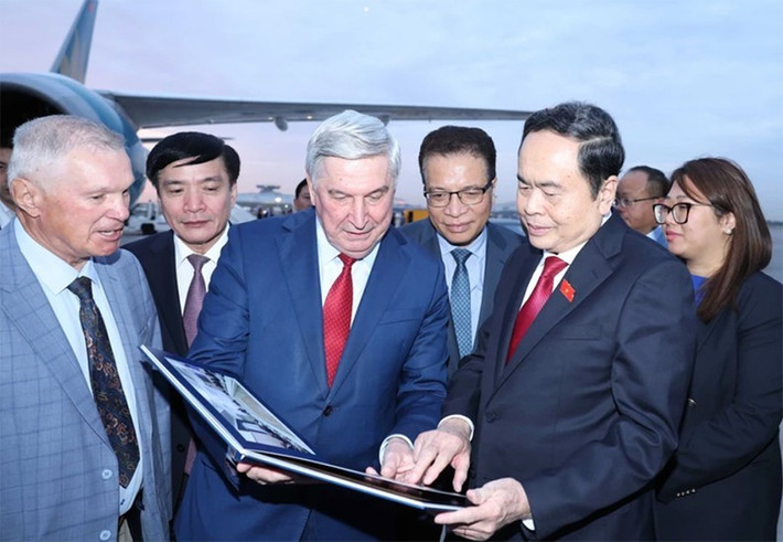 Lễ tiễn Chủ tịch Quốc hội Trần Thanh Mẫn tại sân bay Vnukovo, thủ đô Moskva, Liên bang Nga. Ảnh: TTXVN.