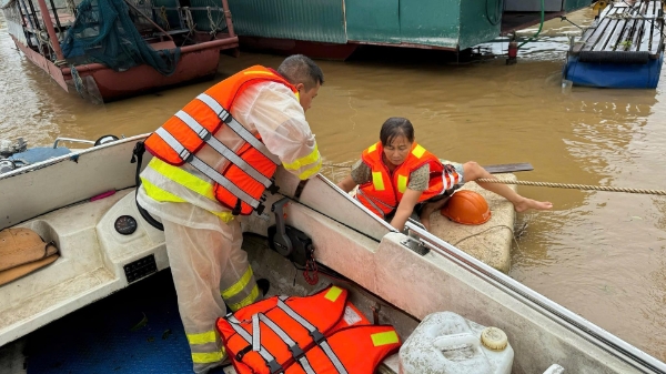 Hà Nội thực hiện biện pháp an toàn và hạn chế tối đa thiệt hại cho người dân ven sông