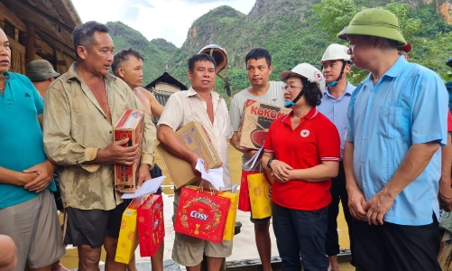 Không để đồ cứu trợ bị hư hỏng, hết hạn sử dụng đến tay người dân vùng lũ 