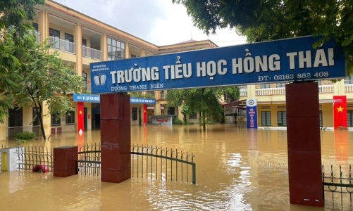 Nhiều trường học ở Hà Nội và một số tỉnh tạm dừng học trực tiếp do mưa lớn