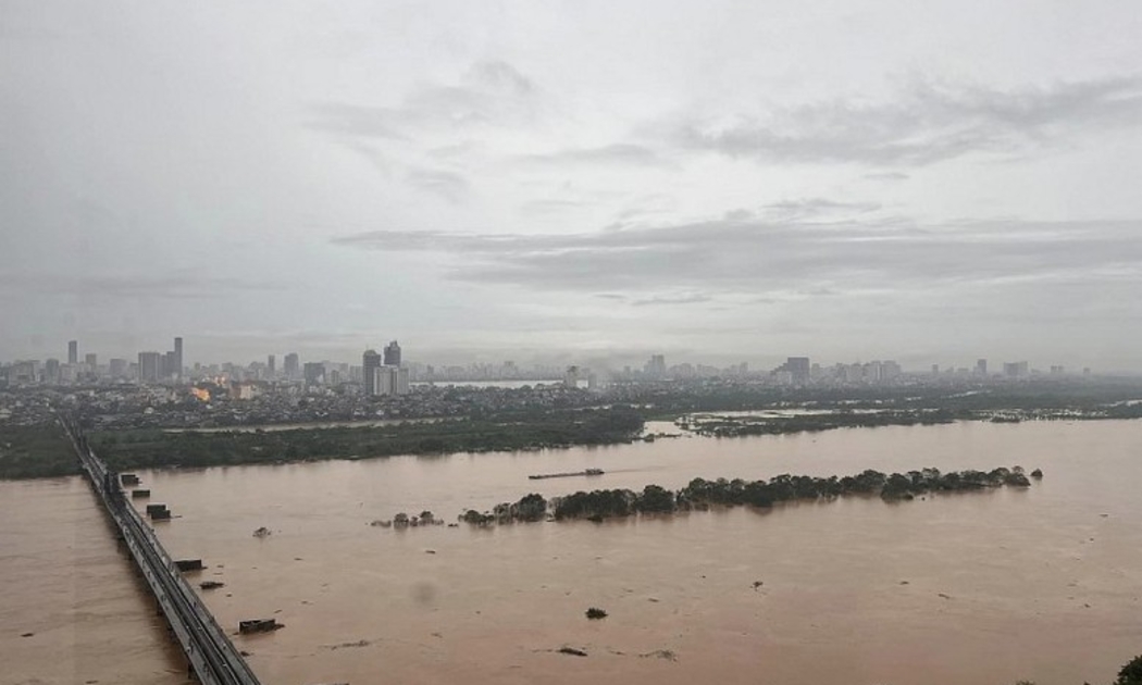 Thủ tướng chỉ đạo tập trung ứng phó lũ lớn, đảm bảo an toàn đê điều trên các sông ở Bắc Bộ, nhất là hệ thống sông Hồng - sông Thái Bình - Ảnh: VGP