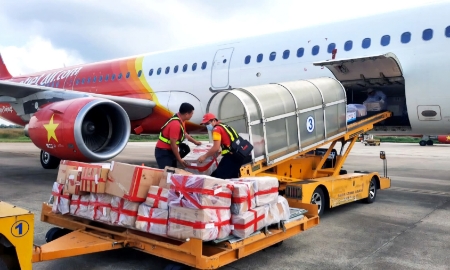 Vietjet sẽ miễn phí vận chuyển hàng hóa cứu trợ.
