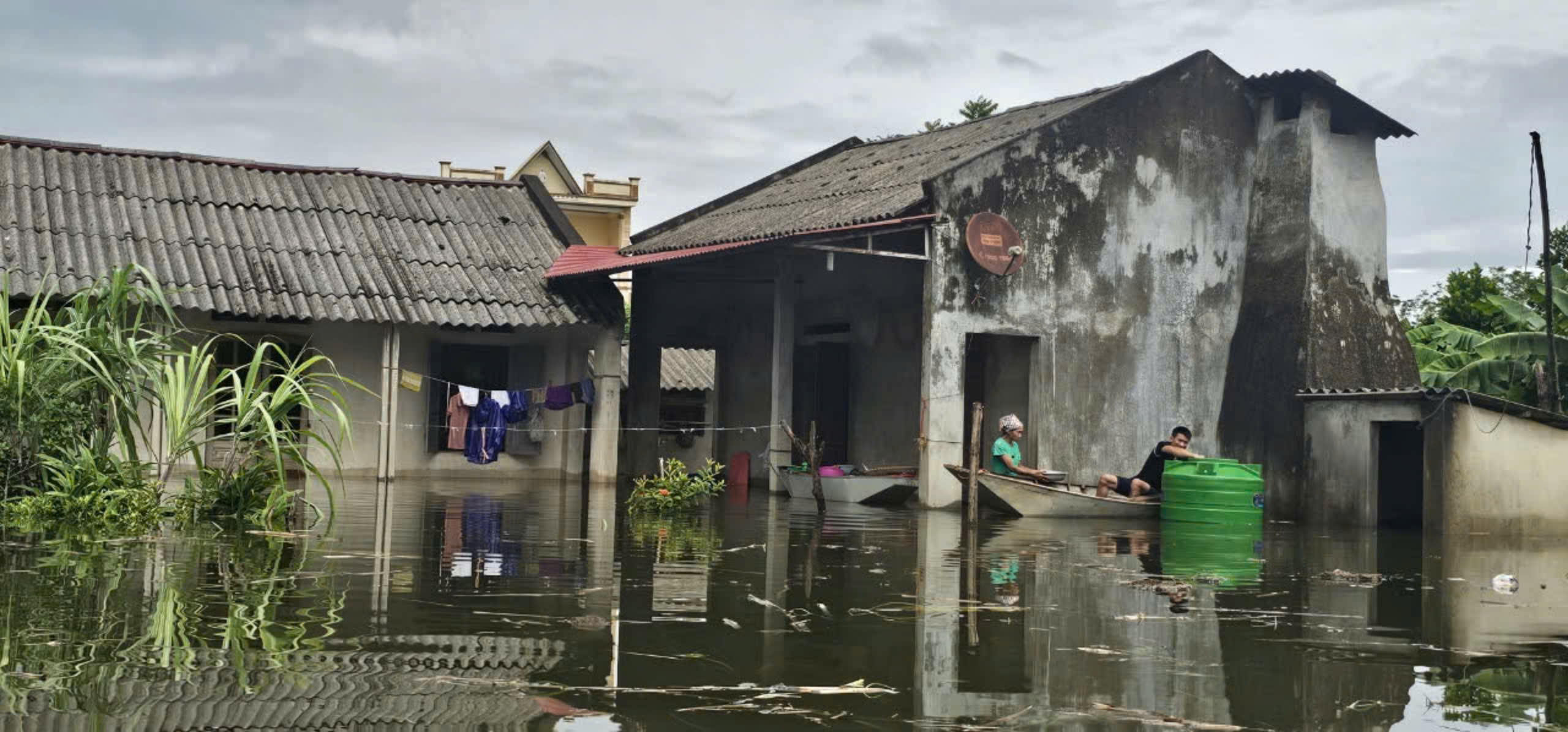 Việc sinh hoạt của người dân nơi đây gặt nhiều khó khăn