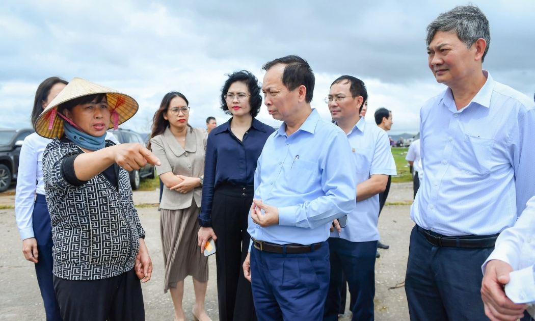 Nhiều hộ nuôi cá lồng ở Quảng Ninh, Hải Phòng mất trắng tài sản.