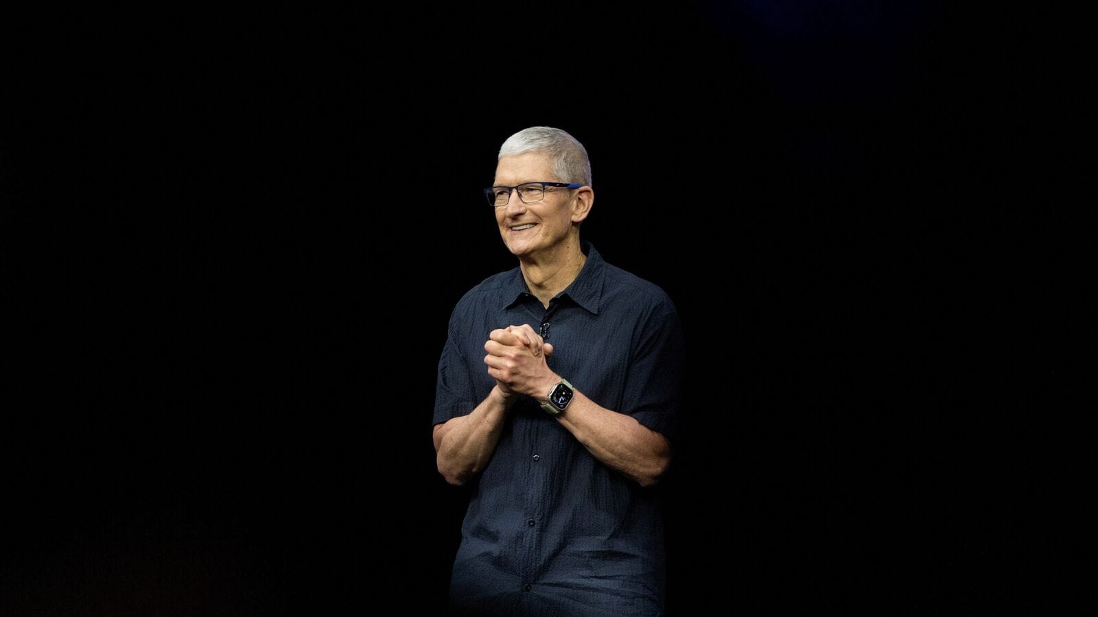CEO Tim Cook trong sự kiện ra mắt iPhone 16.