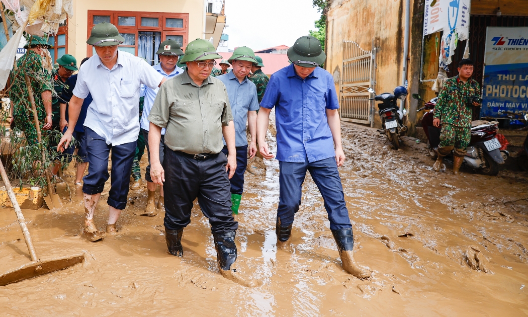 Thủ tướng Phạm Minh Chính thị sát tình hình, chỉ đạo ứng phó, khắc phục hậu quả mưa lũ, thiên tai tại Yên Bái - Ảnh VGP