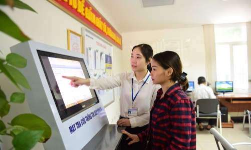 Hà Nội sẽ “đi từng ngõ, gõ từng nhà”, hướng dẫn người dân sử dụng dịch vụ số