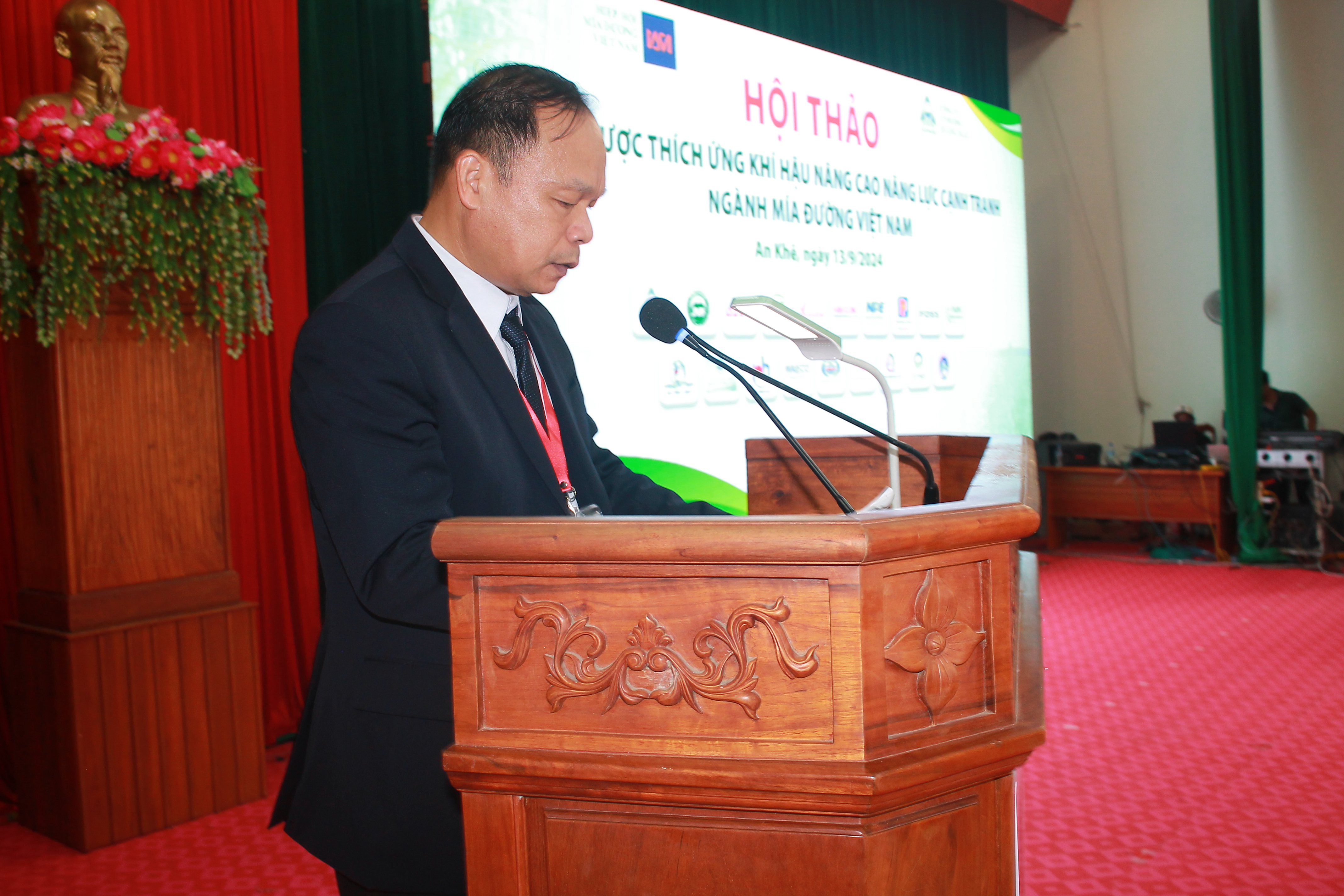 Ông Dương Mah Tiệp: 