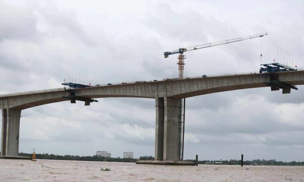 Hai nhịp chính cao nhất của cầu Nhơn Trạch bắc qua sông Đồng Nai thuộc dự án Vành đai 3 TP.HCM đã được hợp long vào chiều 12/9/2024. Ảnh: Thư Trần.