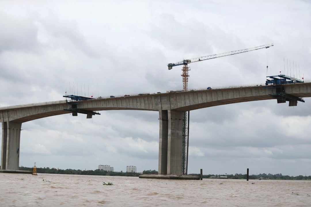 Hai nhịp chính cao nhất của cầu Nhơn Trạch bắc qua sông Đồng Nai thuộc dự án Vành đai 3 TP.HCM đã được hợp long vào chiều 12/9/2024. Ảnh: Thư Trần.