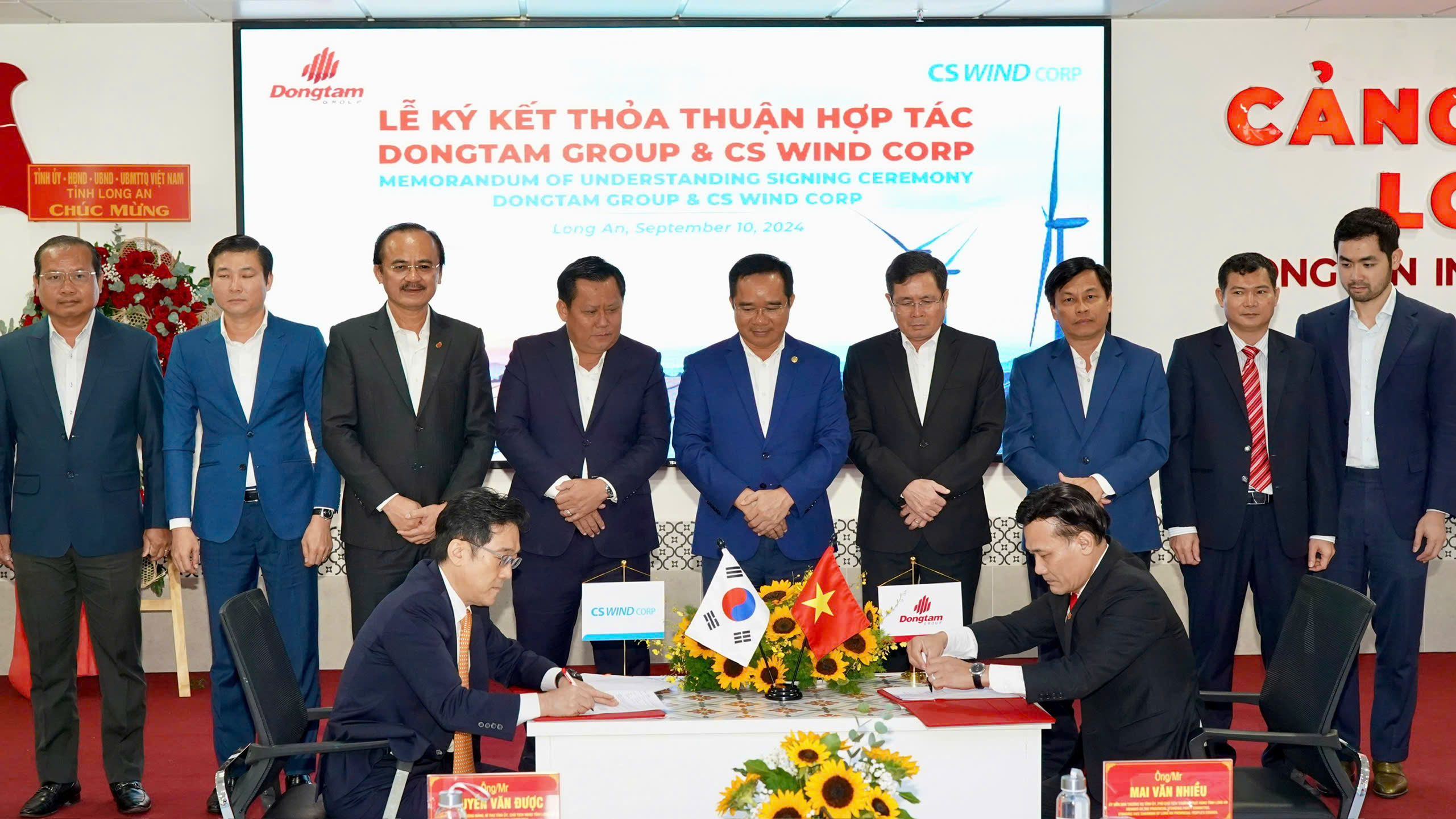 CW Wind (Hàn Quốc) ý kết MOU với DongTam Group (Long An) thuê đất KCN Đông Nam Á Long An để xây nhà máy 200 triệu USD sản xuất thiết bị điện gió quy mô lớn.