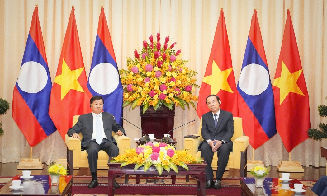 Tổng Bí thư, Chủ tịch nước Lào Thongloun Sisoulith và Bí thư Thành ủy TP. Hồ Chí Minh Nguyễn Văn Nên - Ảnh: VGP/Vũ Phong.