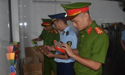 Phát hiện lượng lớn bánh trung thu không rõ nguồn gốc