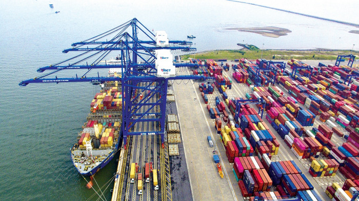 Bến cảng container Lạch Huyện đã khai thác 2 bên khởi động và đang thi công xây dựng 4 bến.