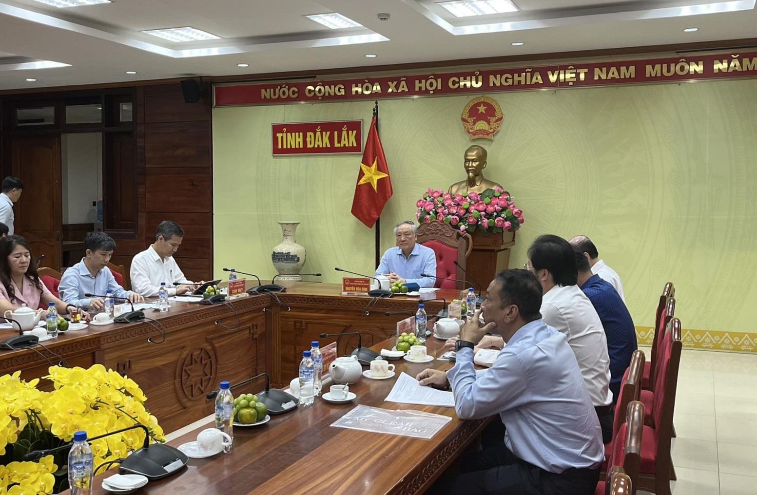 Phó Thủ tướng Thường trực Chính phủ Nguyễn Hòa Bình dự phiên họp tại đầu cầu tỉnh Đắk Lắk - Ảnh: VGP.
