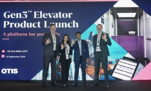 Otis ra mắt nền tảng thang máy tích hợp Gen3 ở sự kiện “Nền tảng cho những tính năng không giới hạn”. Từ trái sang phải, Grant Mooney - Giám đốc điều hành Otis khu vực Đông Nam Á, Diễm Huỳnh - Giám đốc kinh doanh Thiết Bị Mới của Otis Việt Nam và Cambodia, Krishnan Manivannan - Tổng Giám Đốc Otis Việt Nam, Cambodia và Malaysia, Daniel Counsell - Giám đốc cấp cao phụ trách bán hàng và tiếp thị Otis khu vực Đông Nam Á. 