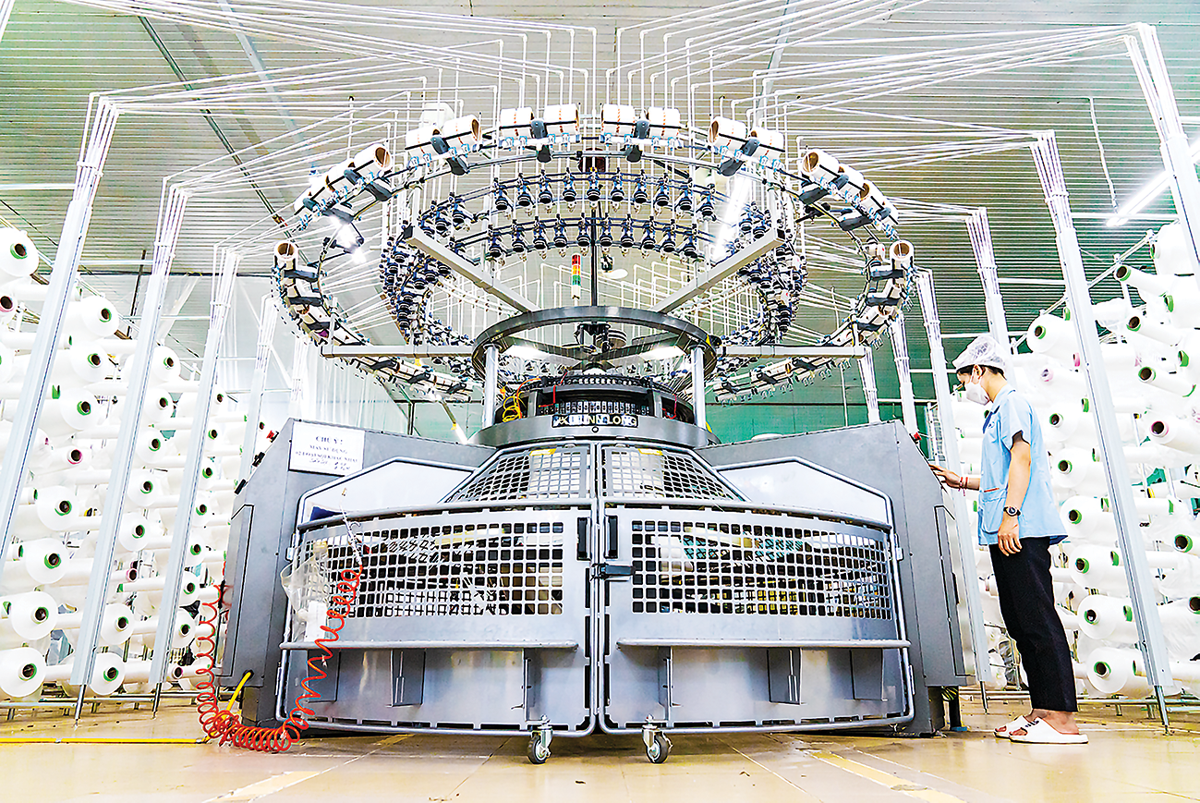 Việc hình thành trung tâm nguyên, phụ liệu với ngành dệt may, da giày cần xúc tiến sớm để doanh nghiệp tự chủ nguyên liệu.