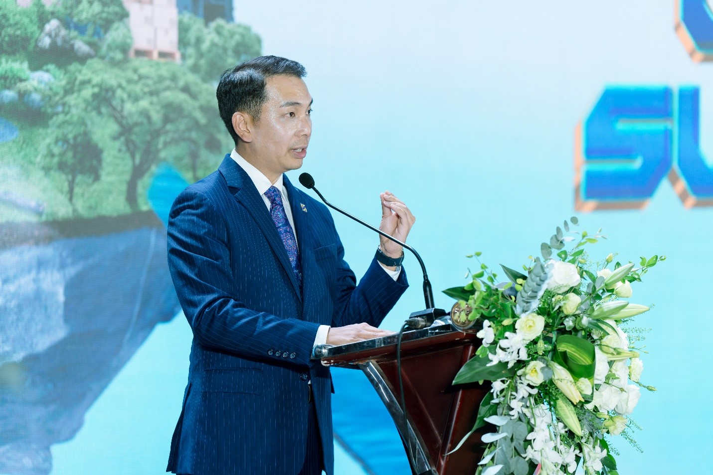 Tiến sĩ Yap Kwong Weng trình bày về chiến lược kết nối chuỗi cung ứng trong khu vực.